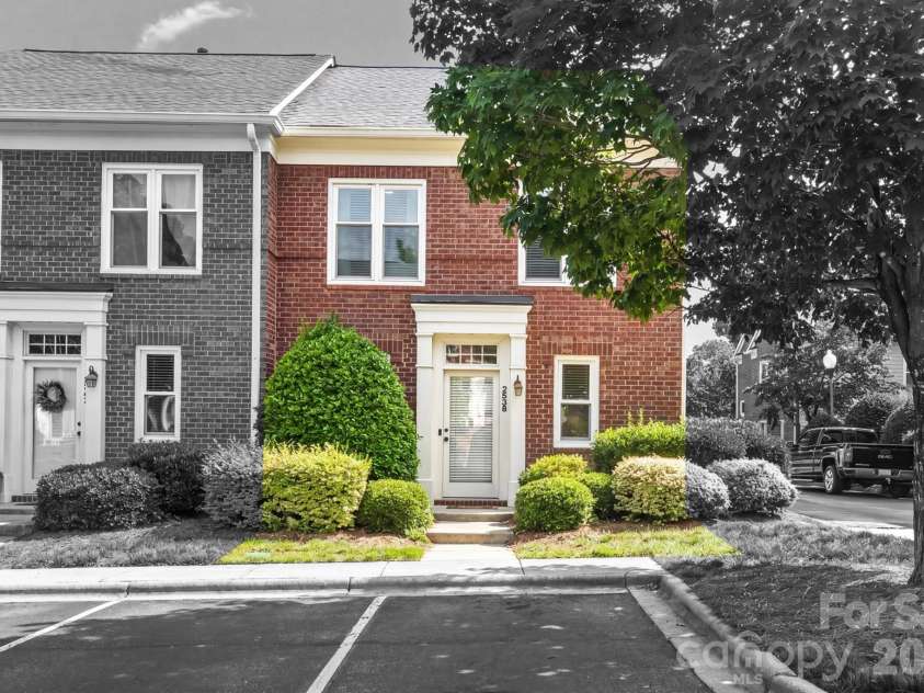 2538 Dilworth Heights Lane, Charlotte, NC 28209.  MLS# CAR4383701, YatesRealty ID 28859. 
