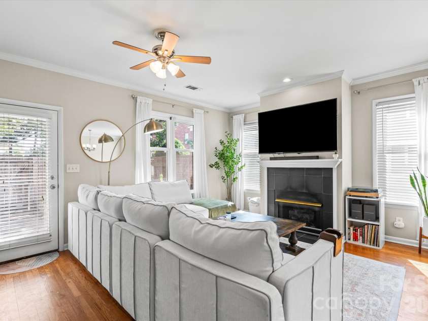 2538 Dilworth Heights Lane, Charlotte, NC 28209.  MLS# CAR4383701, YatesRealty ID 28859. 