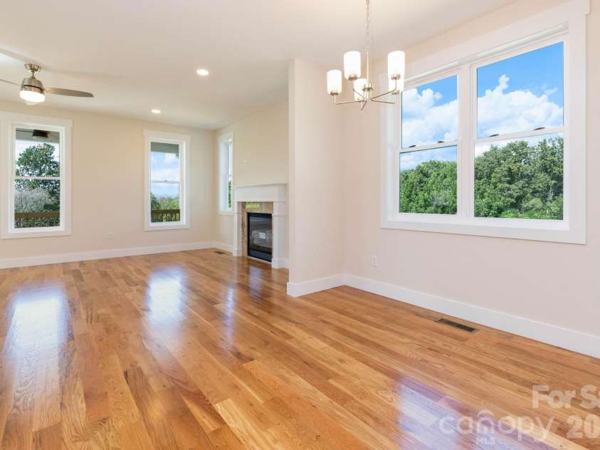 35 Loblolly Lane, Asheville, NC 28803.  MLS# CAR4228836, YatesRealty ID 2886. Dining Area
