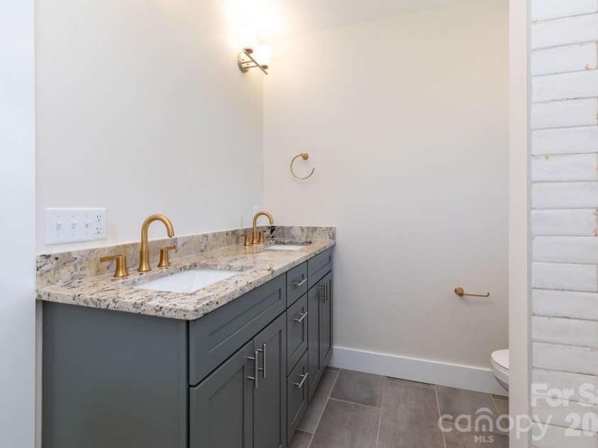 35 Loblolly Lane, Asheville, NC 28803.  MLS# CAR4228836, YatesRealty ID 2886. Primary Bathroom