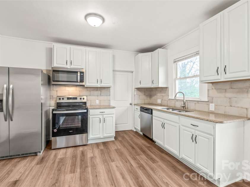 417 Broad Street, Gastonia, NC 28052.  MLS# CAR4335095, YatesRealty ID 2886. 