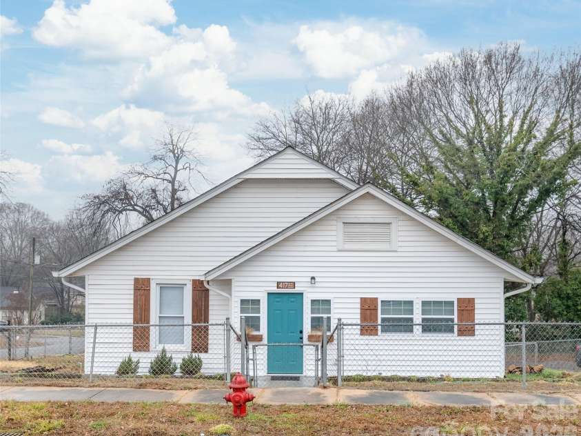 417 Broad Street, Gastonia, NC 28052.  MLS# CAR4335095, YatesRealty ID 2886. 
