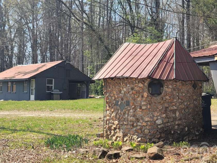 1740 Hollywood Drive, Salisbury, NC 28144.  MLS# CAR4387058, YatesRealty ID 28860. 