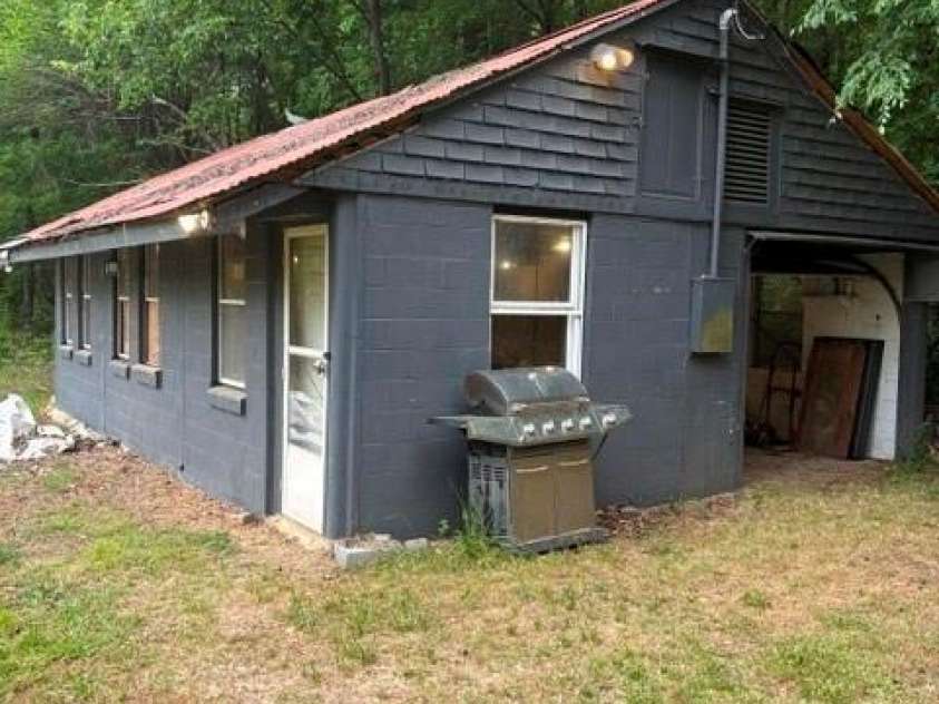 1740 Hollywood Drive, Salisbury, NC 28144.  MLS# CAR4387058, YatesRealty ID 28860. 