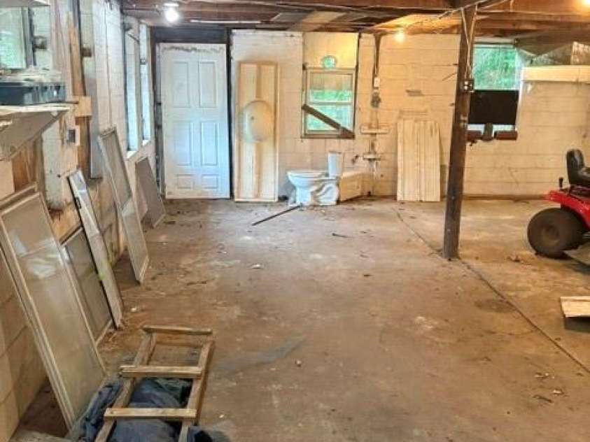 1740 Hollywood Drive, Salisbury, NC 28144.  MLS# CAR4387058, YatesRealty ID 28860. 