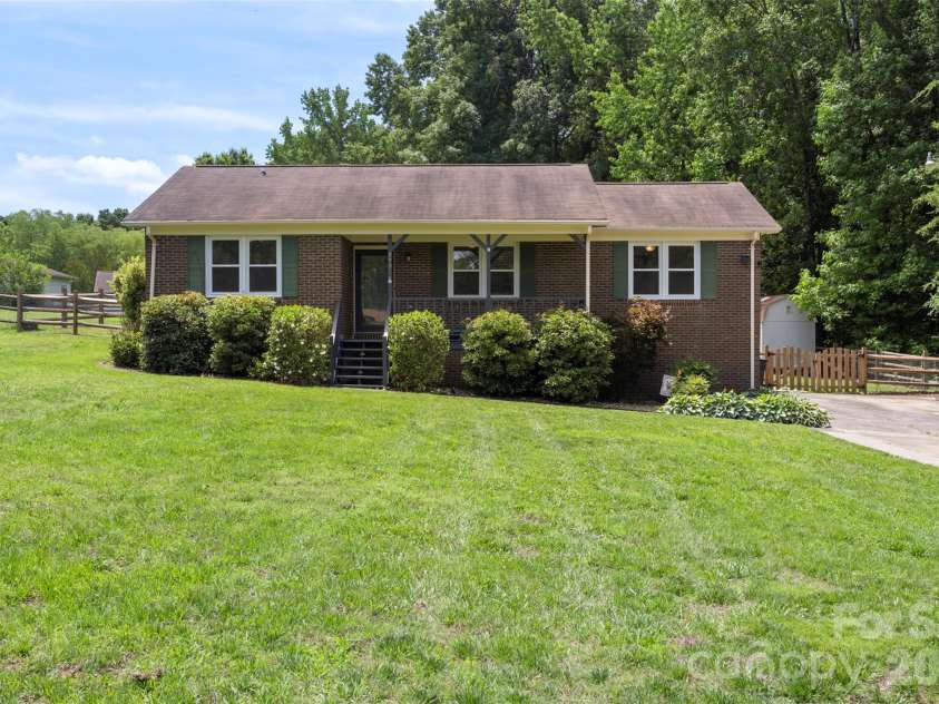 2201 Bow Brook Trail, Matthews, NC 28104.  MLS# CAR4386664, YatesRealty ID 28861. 
