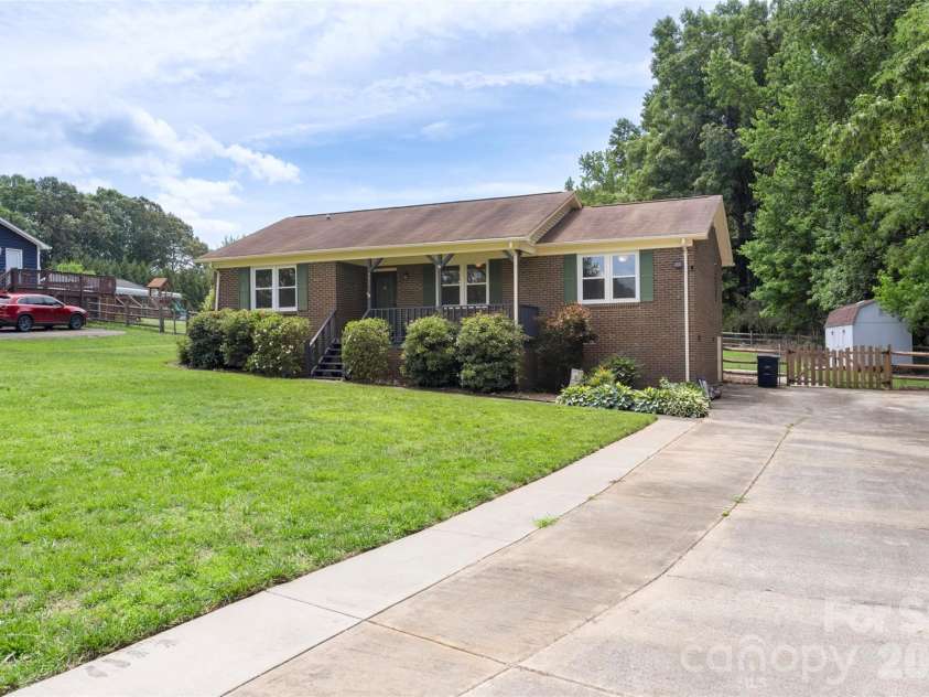 2201 Bow Brook Trail, Matthews, NC 28104.  MLS# CAR4386664, YatesRealty ID 28861. 