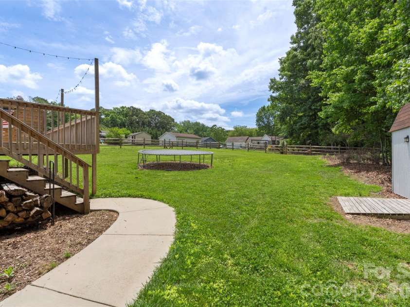 2201 Bow Brook Trail, Matthews, NC 28104.  MLS# CAR4386664, YatesRealty ID 28861. 