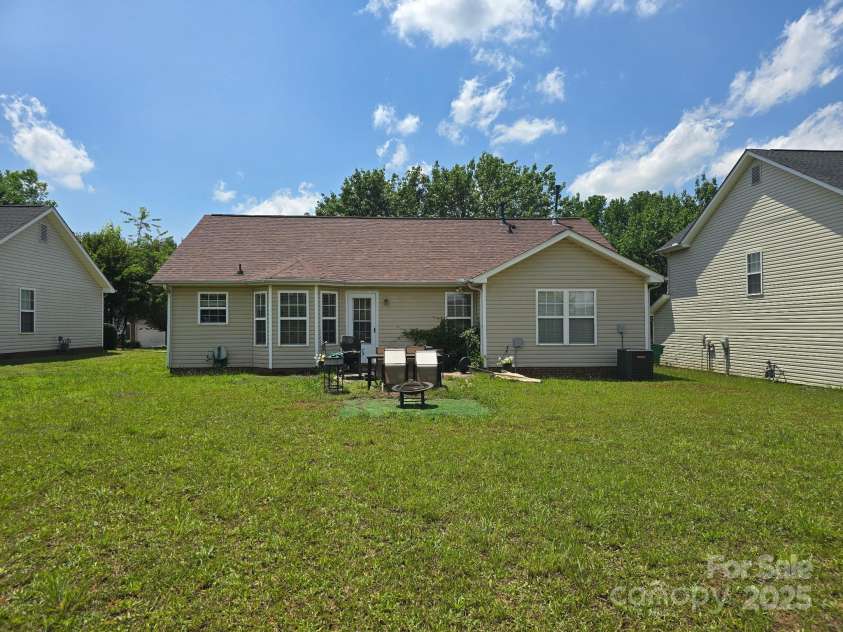 6902 Vernon Wood Lane, Charlotte, NC 28262.  MLS# CAR4266627, YatesRealty ID 28861. 
