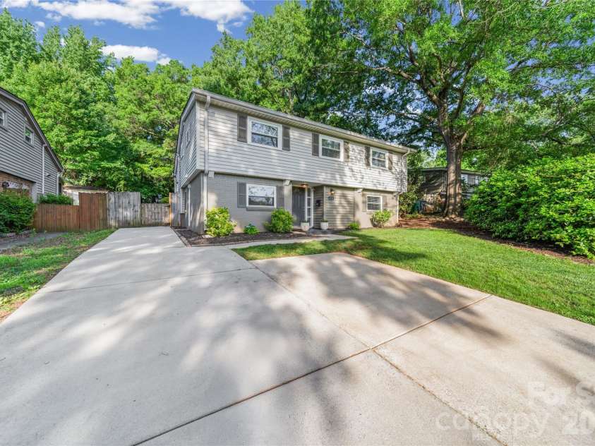 4220 Firwood Lane, Charlotte, NC 28209.  MLS# CAR4388006, YatesRealty ID 28862. 
