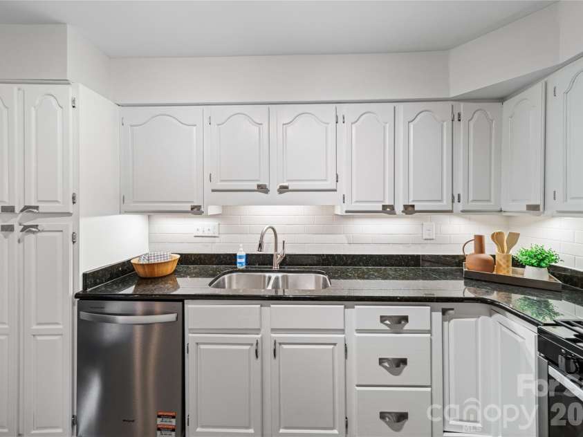4220 Firwood Lane, Charlotte, NC 28209.  MLS# CAR4388006, YatesRealty ID 28862. 