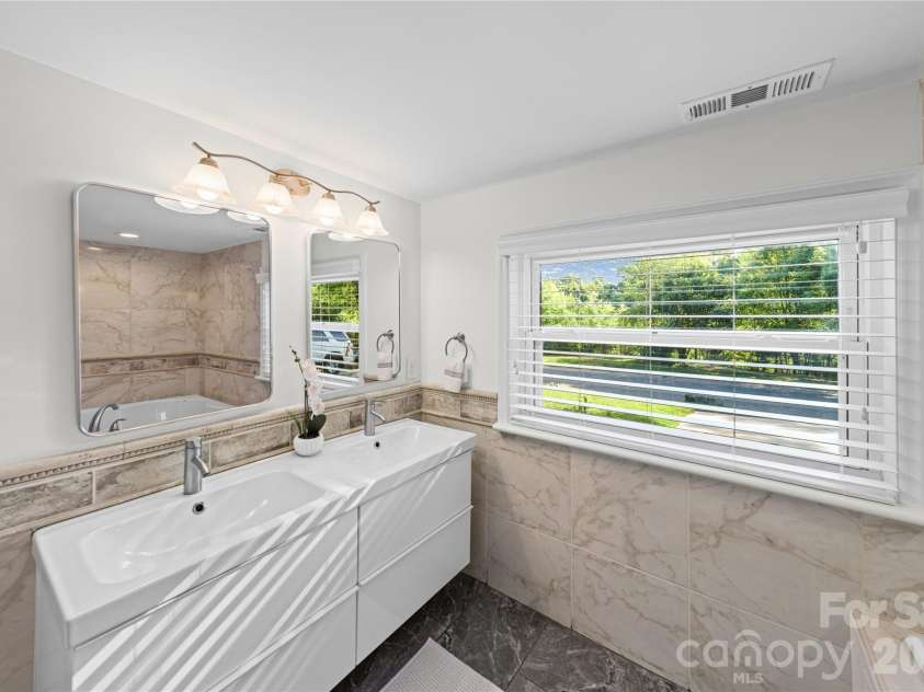 4220 Firwood Lane, Charlotte, NC 28209.  MLS# CAR4388006, YatesRealty ID 28862. 