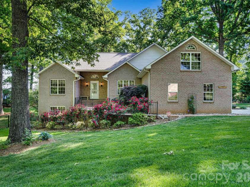 7538 Golf Course Drive, Denver, NC 28037.  MLS# CAR4375183, YatesRealty ID 28863. 