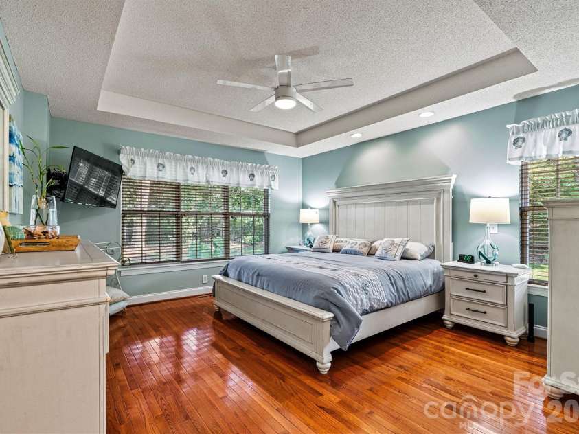 7538 Golf Course Drive, Denver, NC 28037.  MLS# CAR4375183, YatesRealty ID 28863. Large primary bedroom with tray ceiling