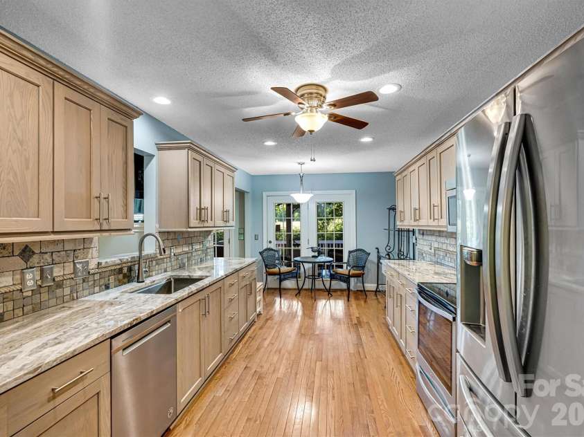 7538 Golf Course Drive, Denver, NC 28037.  MLS# CAR4375183, YatesRealty ID 28863. Look at all the counter space!