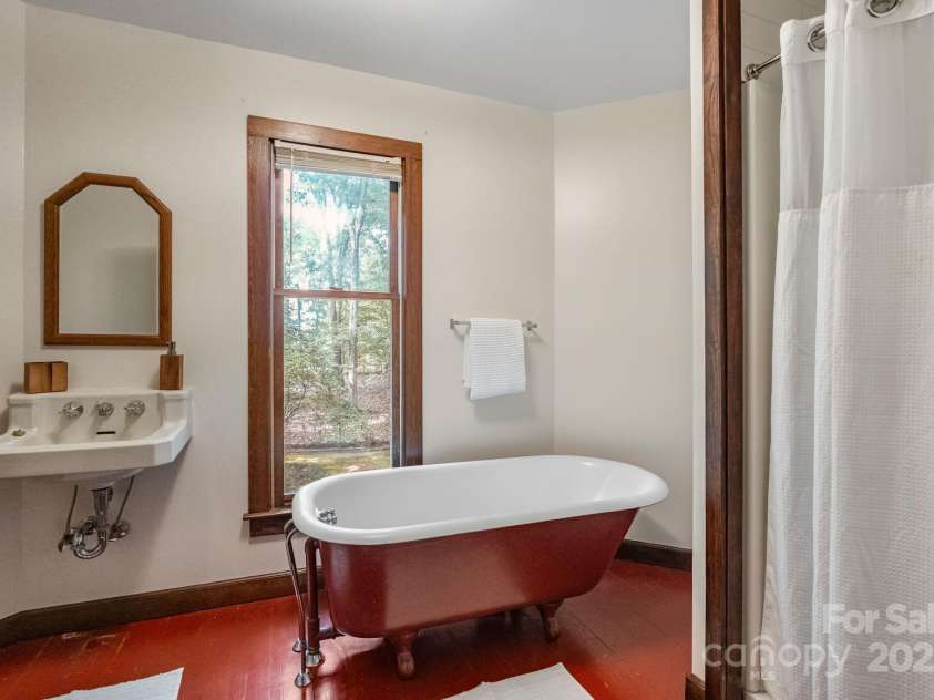 110 Amanda Drive, Matthews, NC 28104.  MLS# CAR4280480, YatesRealty ID 28865. 3rd full bath with clawfoot tub and walk in shower