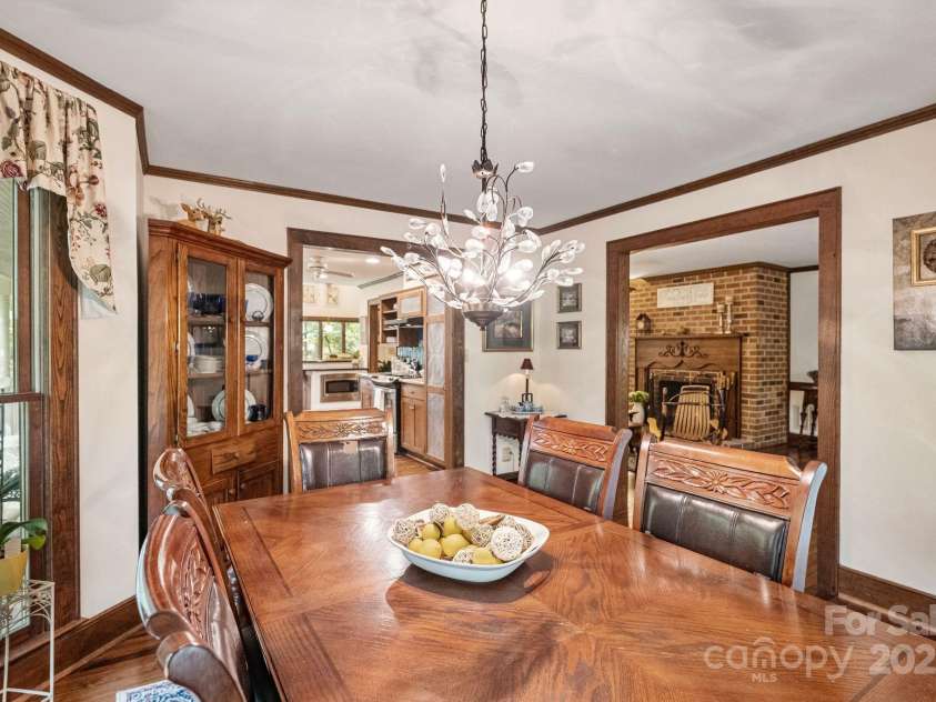 110 Amanda Drive, Matthews, NC 28104.  MLS# CAR4280480, YatesRealty ID 28865. 