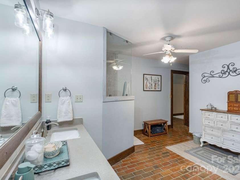 110 Amanda Drive, Matthews, NC 28104.  MLS# CAR4280480, YatesRealty ID 28865. 
