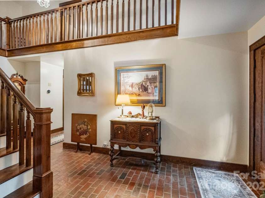 110 Amanda Drive, Matthews, NC 28104.  MLS# CAR4280480, YatesRealty ID 28865. 