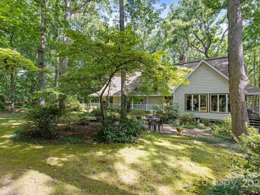 110 Amanda Drive, Matthews, NC 28104.  MLS# CAR4280480, YatesRealty ID 28865. 