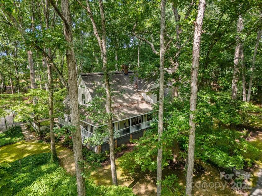 110 Amanda Drive, Matthews, NC 28104.  MLS# CAR4280480, YatesRealty ID 28865. 