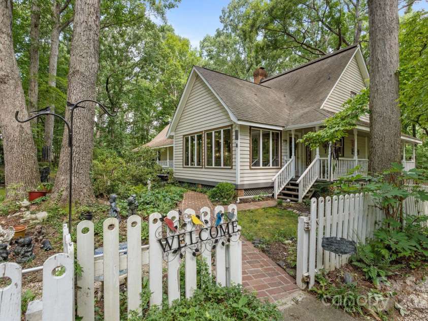 110 Amanda Drive, Matthews, NC 28104.  MLS# CAR4280480, YatesRealty ID 28865. Endless opportunities for the land in prime location.