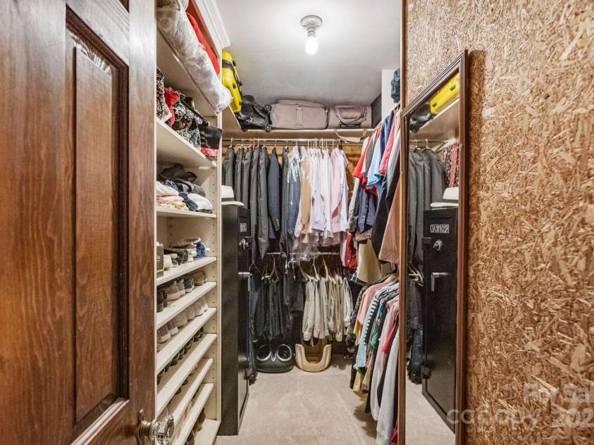 110 Amanda Drive, Matthews, NC 28104.  MLS# CAR4280480, YatesRealty ID 28865. Large walk in closet