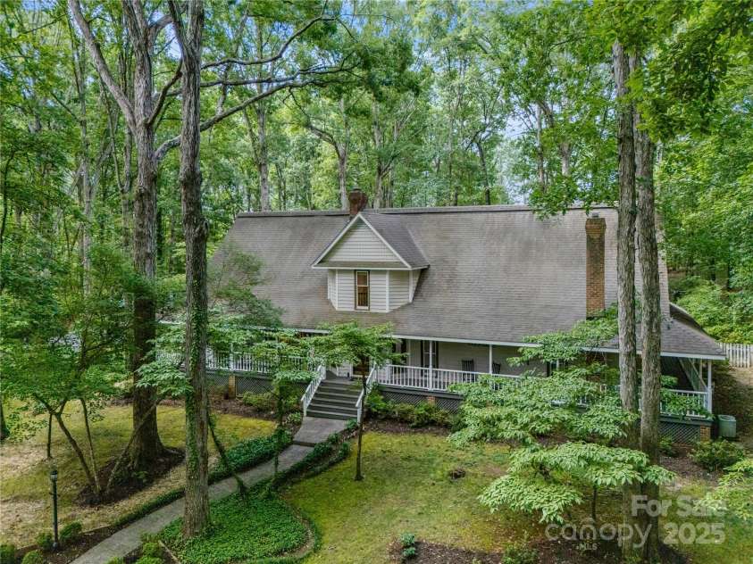 110 Amanda Drive, Matthews, NC 28104.  MLS# CAR4280480, YatesRealty ID 28865. Nestled on 3.29 acres!