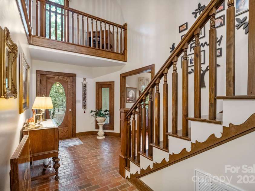 110 Amanda Drive, Matthews, NC 28104.  MLS# CAR4280480, YatesRealty ID 28865. Spacious entry accented by wood detailing