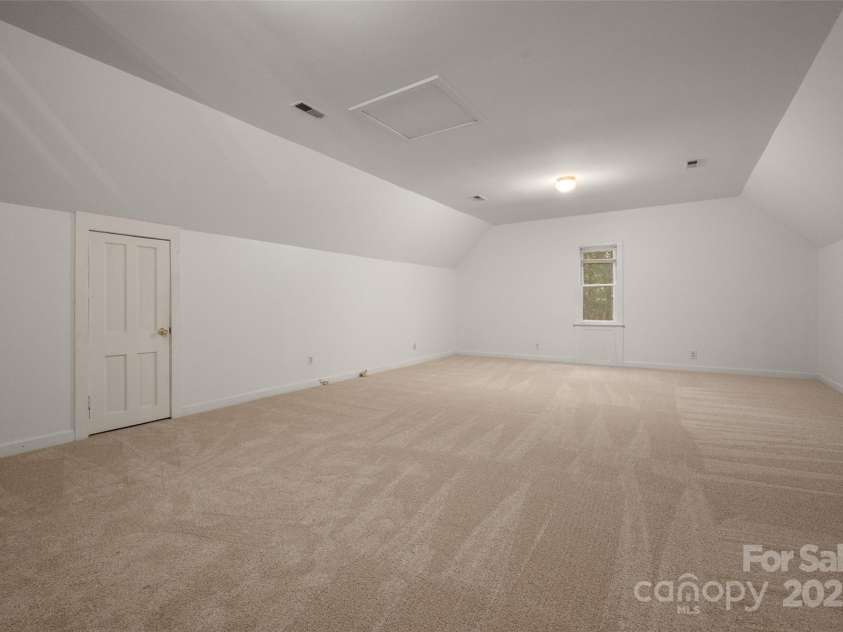 110 Amanda Drive, Matthews, NC 28104.  MLS# CAR4315348, YatesRealty ID 28865. 