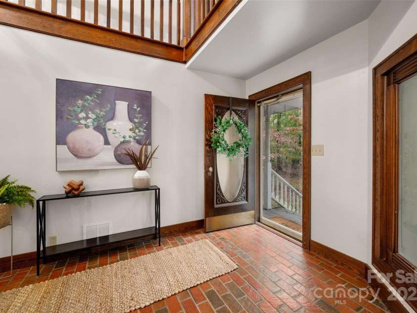 110 Amanda Drive, Matthews, NC 28104.  MLS# CAR4315348, YatesRealty ID 28865. 