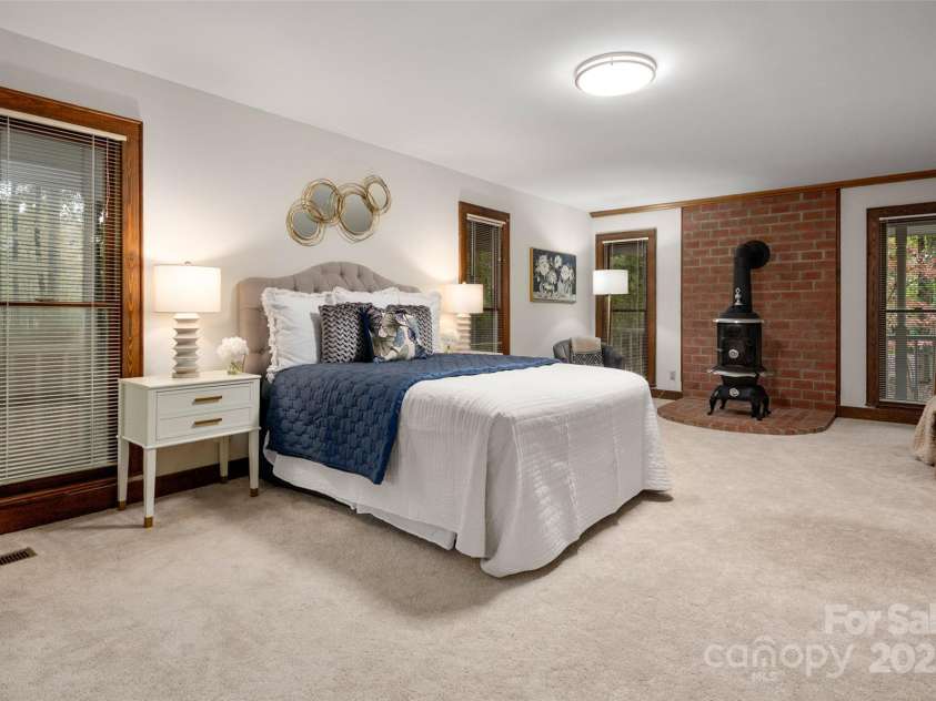 110 Amanda Drive, Matthews, NC 28104.  MLS# CAR4315348, YatesRealty ID 28865. 