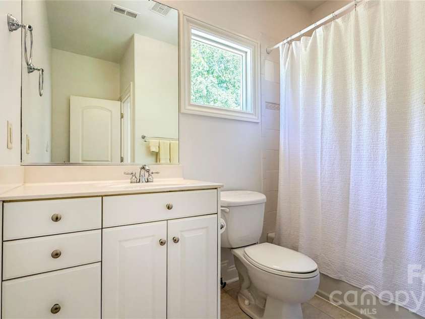6005 Willowood Road, Kannapolis, NC 28081.  MLS# CAR4389697, YatesRealty ID 28865. 2nd floor full bath