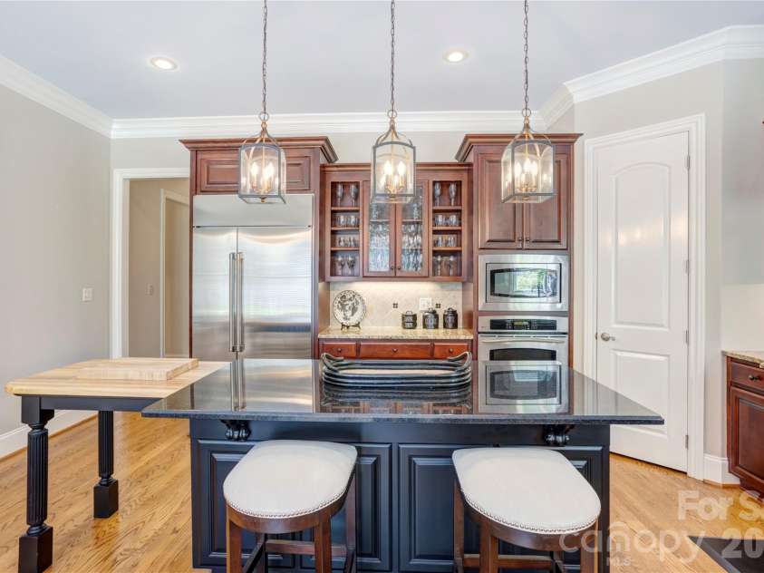6005 Willowood Road, Kannapolis, NC 28081.  MLS# CAR4389697, YatesRealty ID 28865. Kichen island perfect for cooking or a quick snack