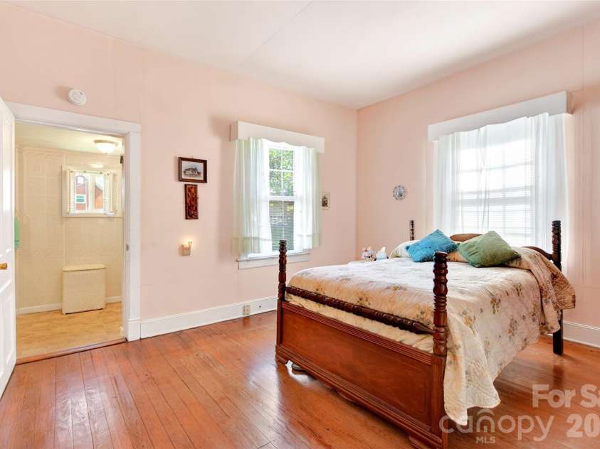 35 Second Street, Marion, NC 28752.  MLS# CAR4376895, YatesRealty ID 28866. 2nd bedroom has full bath