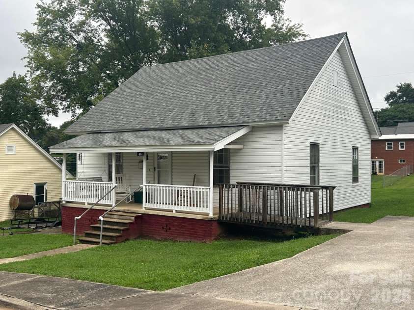 35 Second Street, Marion, NC 28752.  MLS# CAR4376895, YatesRealty ID 28866. 