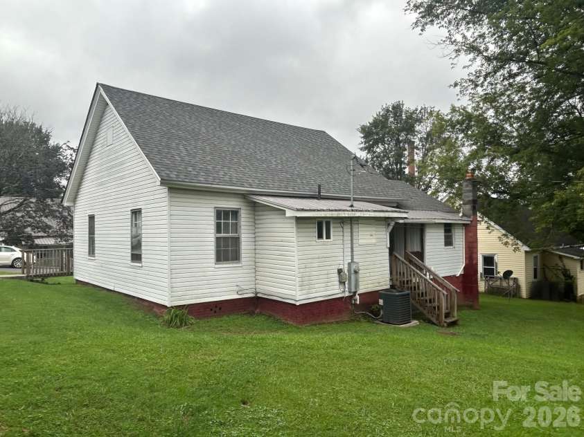 35 Second Street, Marion, NC 28752.  MLS# CAR4376895, YatesRealty ID 28866. 