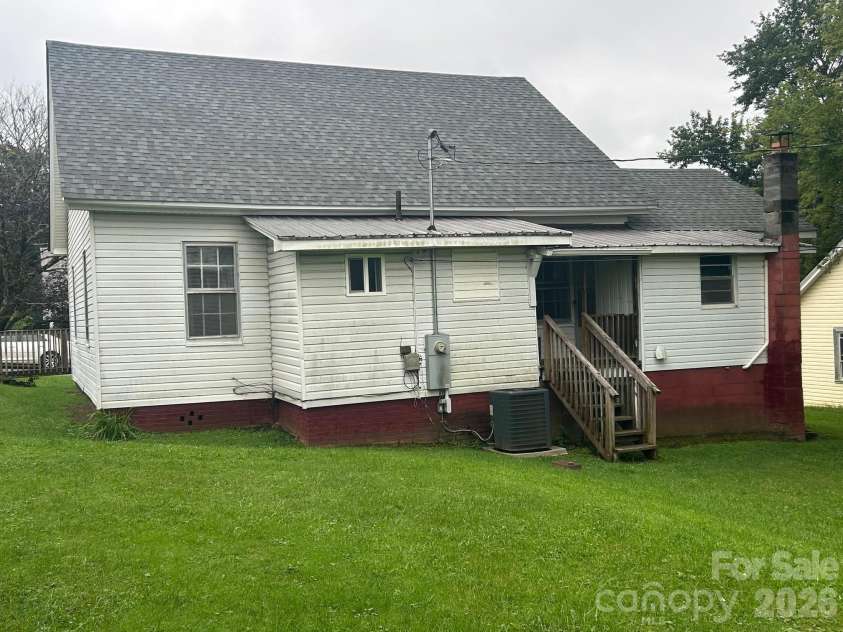 35 Second Street, Marion, NC 28752.  MLS# CAR4376895, YatesRealty ID 28866. 