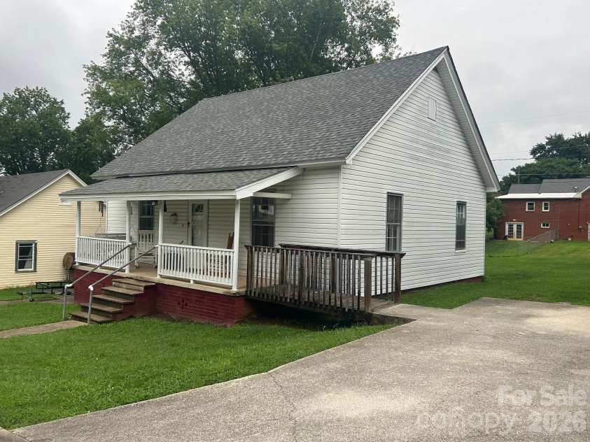 35 Second Street, Marion, NC 28752.  MLS# CAR4376895, YatesRealty ID 28866. 