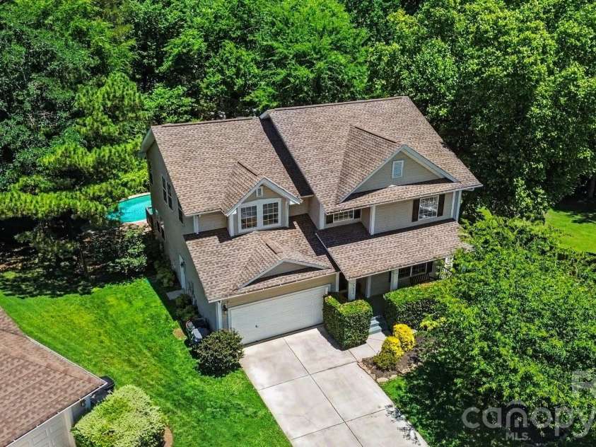 5604 Edgeweir Court, Charlotte, NC 28269.  MLS# CAR4379853, YatesRealty ID 28867. 