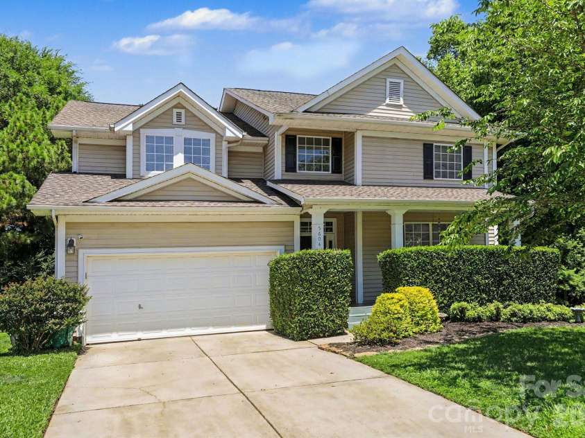 5604 Edgeweir Court, Charlotte, NC 28269.  MLS# CAR4379853, YatesRealty ID 28867. 