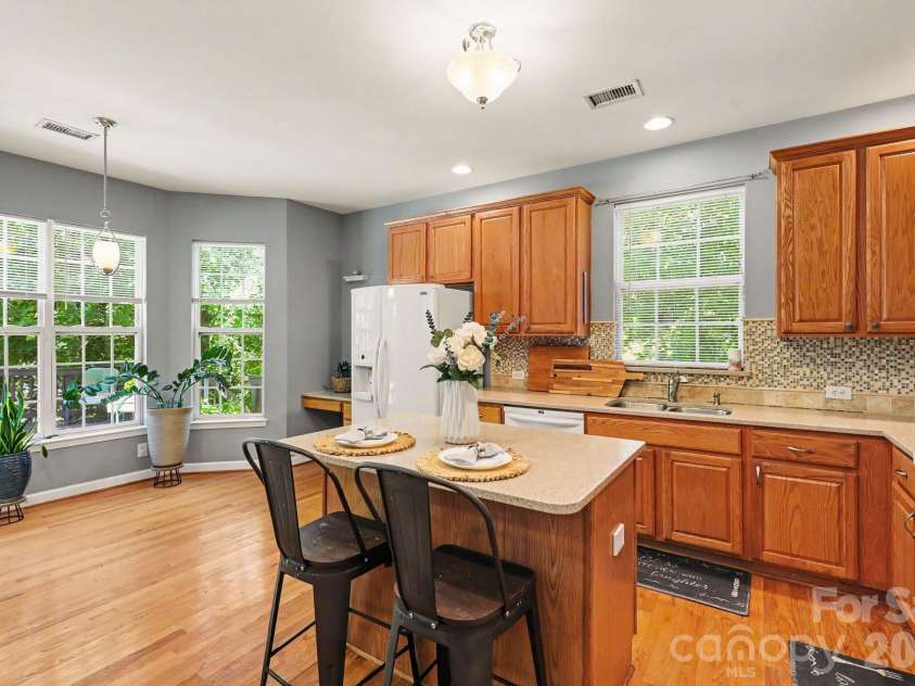 5604 Edgeweir Court, Charlotte, NC 28269.  MLS# CAR4379853, YatesRealty ID 28867. 