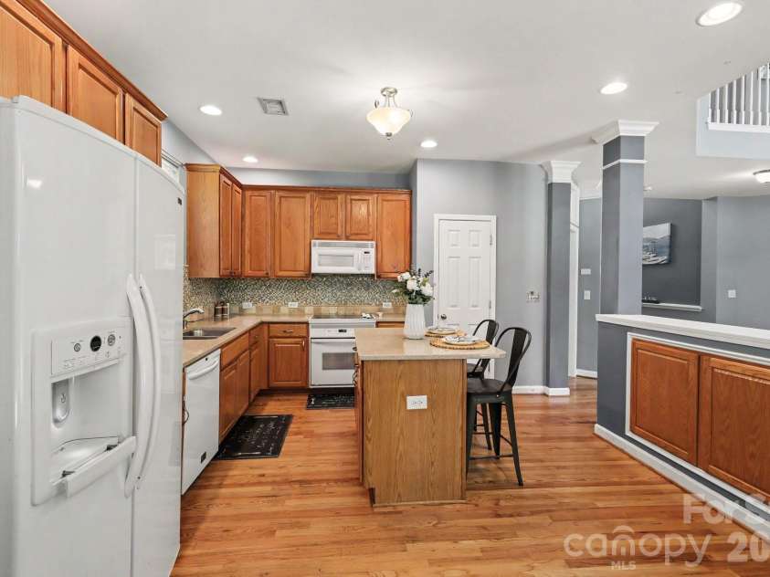 5604 Edgeweir Court, Charlotte, NC 28269.  MLS# CAR4379853, YatesRealty ID 28867. 