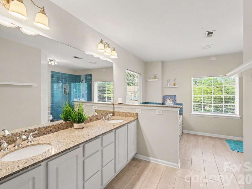5604 Edgeweir Court, Charlotte, NC 28269.  MLS# CAR4379853, YatesRealty ID 28867. 