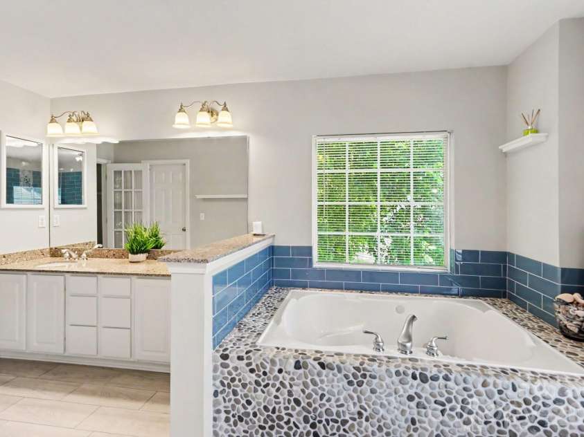 5604 Edgeweir Court, Charlotte, NC 28269.  MLS# CAR4379853, YatesRealty ID 28867. 