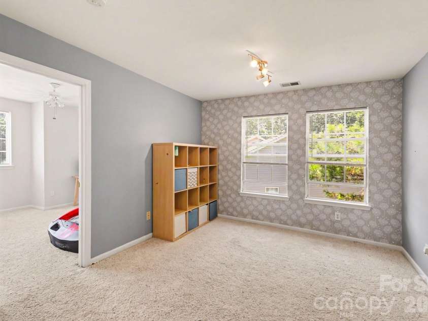 5604 Edgeweir Court, Charlotte, NC 28269.  MLS# CAR4379853, YatesRealty ID 28867. 
