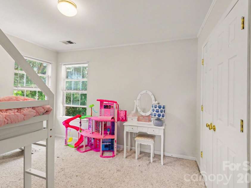 5604 Edgeweir Court, Charlotte, NC 28269.  MLS# CAR4379853, YatesRealty ID 28867. 