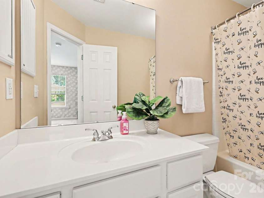 5604 Edgeweir Court, Charlotte, NC 28269.  MLS# CAR4379853, YatesRealty ID 28867. 