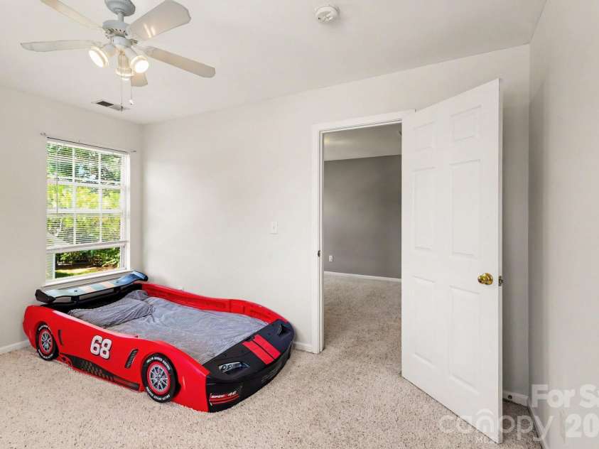 5604 Edgeweir Court, Charlotte, NC 28269.  MLS# CAR4379853, YatesRealty ID 28867. 