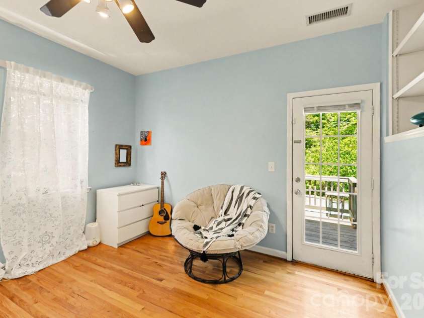 5604 Edgeweir Court, Charlotte, NC 28269.  MLS# CAR4379853, YatesRealty ID 28867. 
